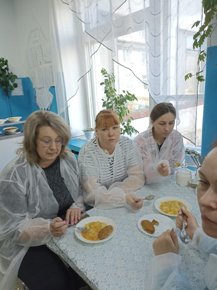 В школьной столовой  прошёл  родительский контроль  за организацией питания школьников.